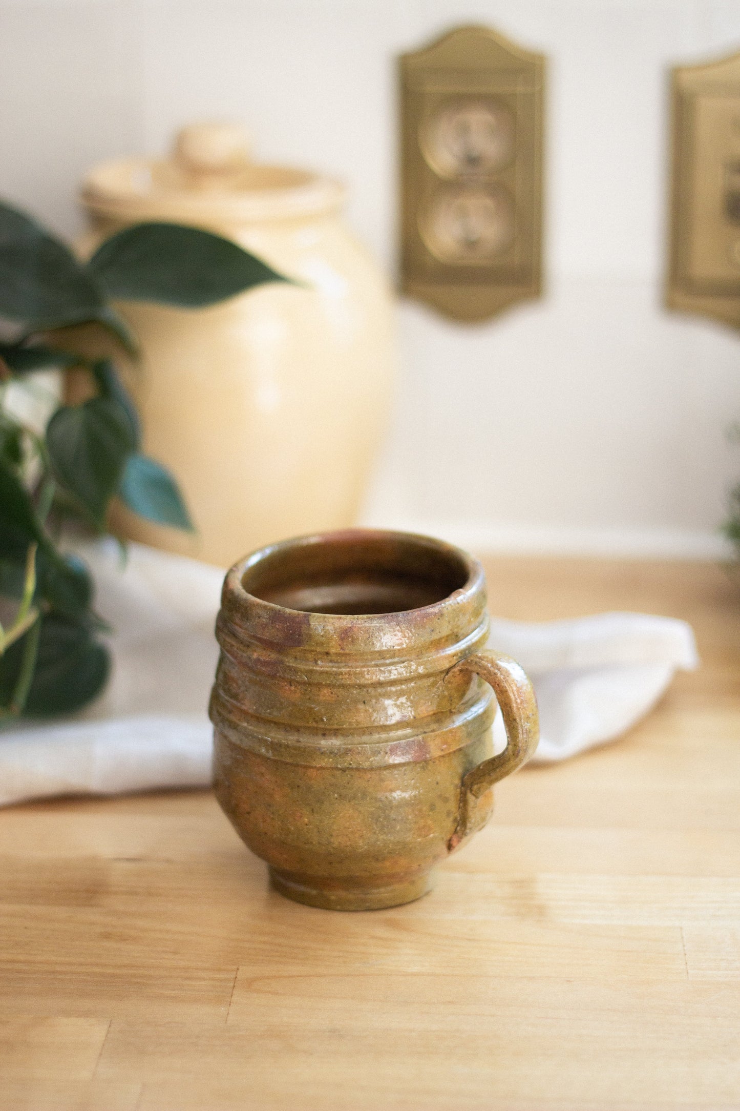 Ribbed Pottery Mug