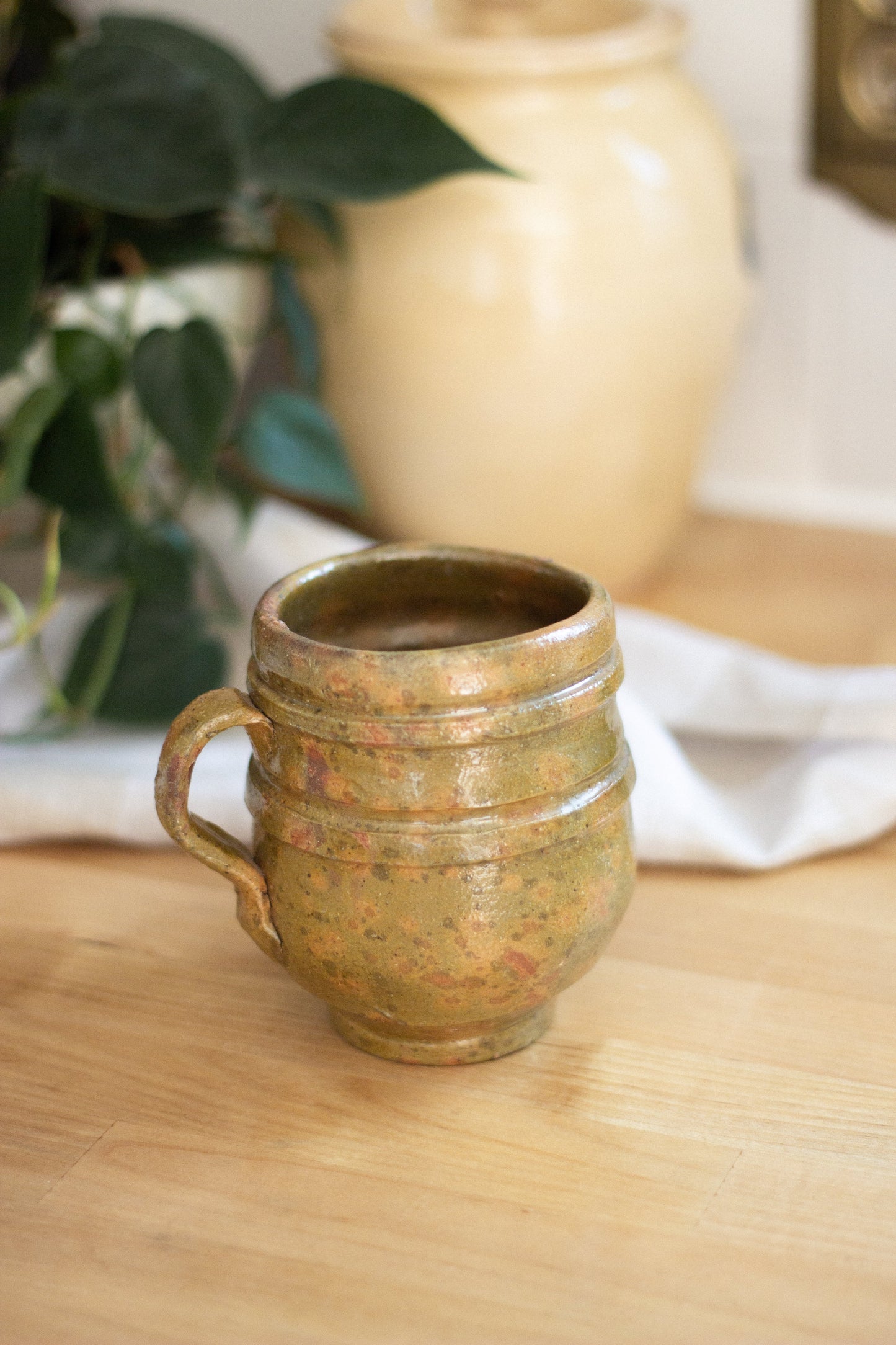 Ribbed Pottery Mug