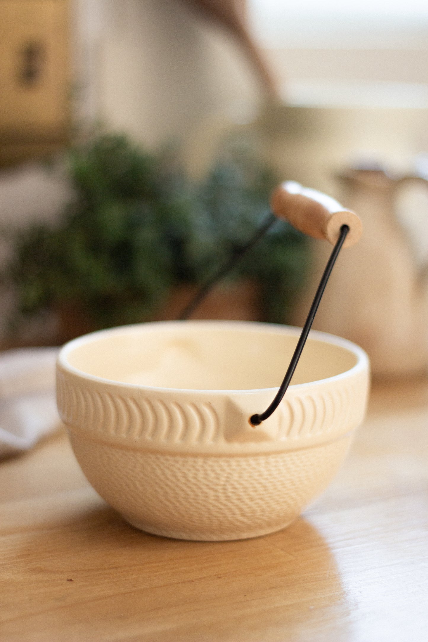 Cream Berry Bowl with Handle