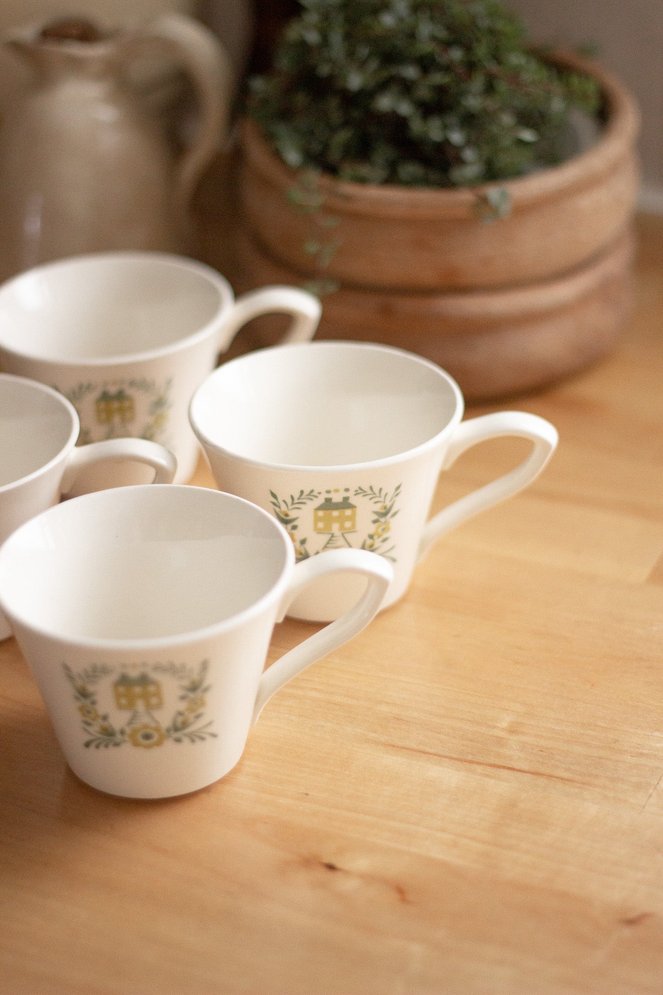 Darling Cottage Mugs | Set of 4 | Mid-Century