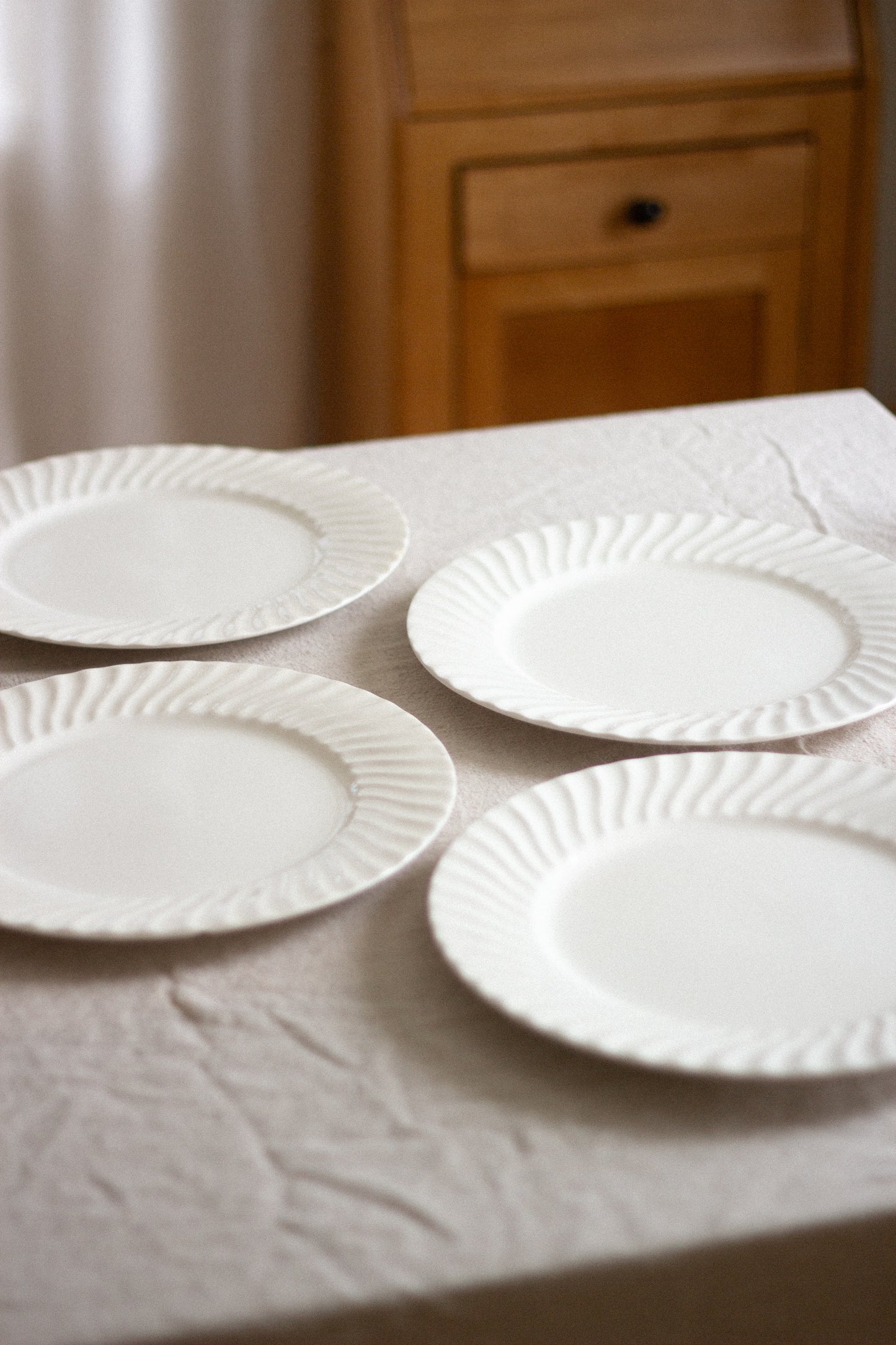 Scalloped Plates (4pc)